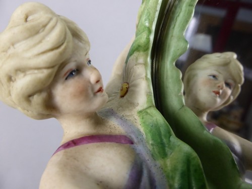 Figurine style art nouveau - style,
