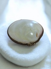 Boîte à pilules ancienne en