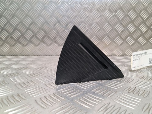 Enjoliveur triangle noir sur - enjoliveur,