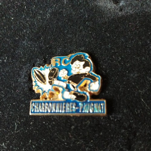 Rare pins rugby - pins,
