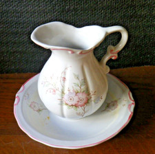 Ancien petit pichet de