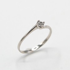 Bague solitaire en or blanc 18