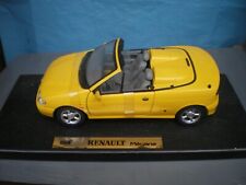1/18 Renault Megane cabriolet phase 1 jaune 1995 - 1999 Neuf socle Anson