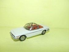TRIUMPH STAG 1969 Blanc DINKY