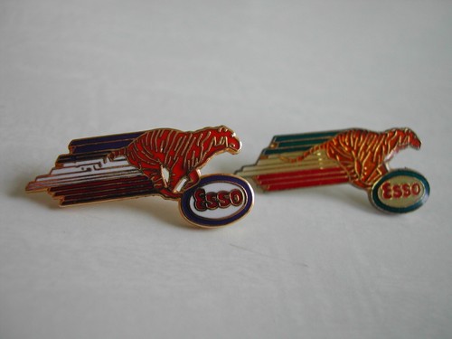 Pins pétrole esso - pétrole, oil