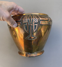 Cache en pot en cuivre