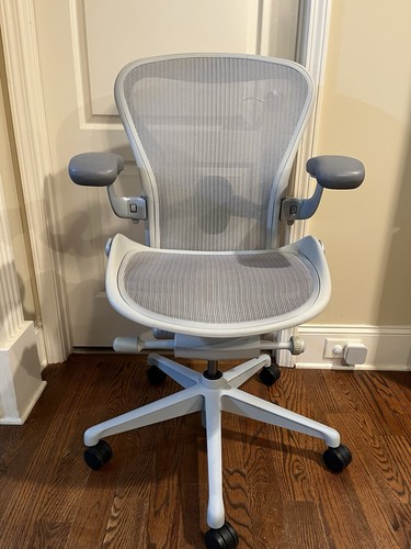 Herman miller aeron chair - herman, size