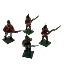 4 figurines de soldats moulés