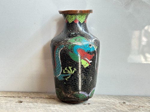 Vase cloisonné avec un - en,