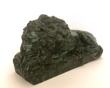 Lion en marbre vert d’après
