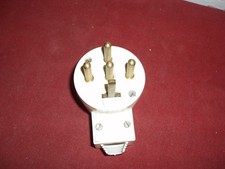 Une Fiche Mâle en Bakélite