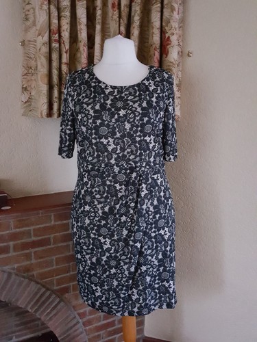 Robe noire plissée fleurie - noire,