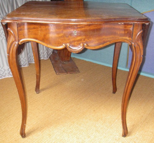 Petite table style - , louis