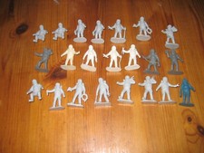 lot 22 figurines ASTRONAUTES
