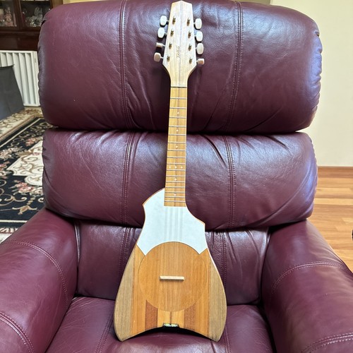 String tahitian ukulele - 8-string,