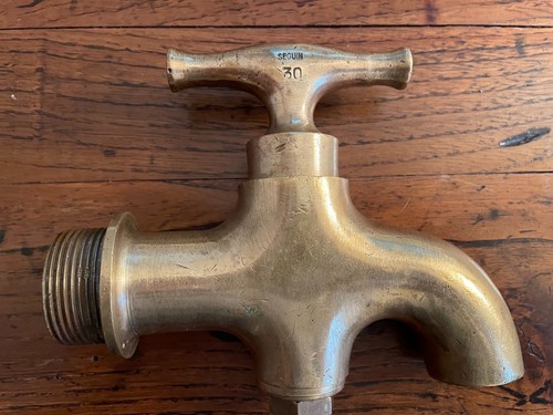 Ancien gros robinet - ancien,