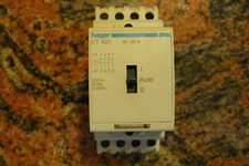 Contacteur 4pôles 25A jour/nuit, ET421 HAGER, 4contacts fermetures 25Ampères