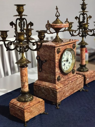 Pendule présente un - la,