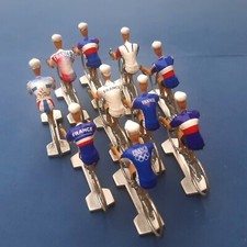 Lot de 10 cyclistes miniatures
