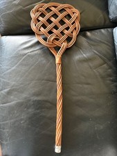 Ancien tape tapis / battoir en rotin tressé