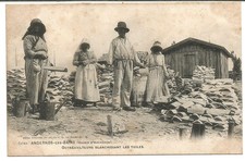 Andernos les Bains (33) Ostréiculteurs blanchissant les tuiles.Non postée.RARE++