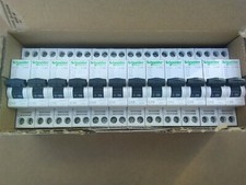 lot de 12 pces : disjoncteur  DT40 10Amp 2 poles  schneider   A9N21024