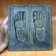 ANCIENNE TABLE EN PIERRE NOIRE EMPREINTE GHANDARA D'ASIE CENTRALE