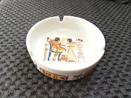 Ancien cendrier motif