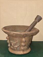 ancien gros mortier pilon en metal gargouille ou dragon