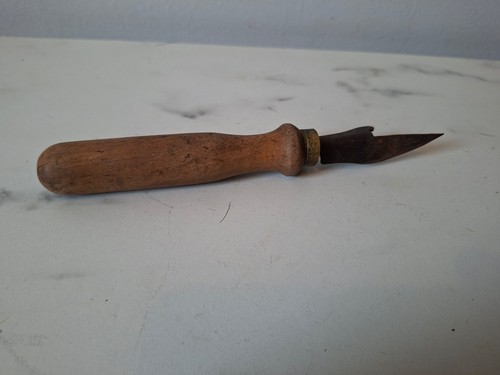 Ancien ouvre boite ustensile