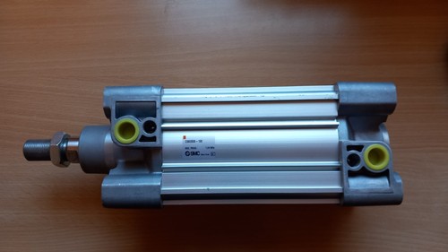 Vérin pneumatique double