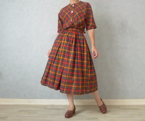 Vintage 1950 full - skirt,, fit