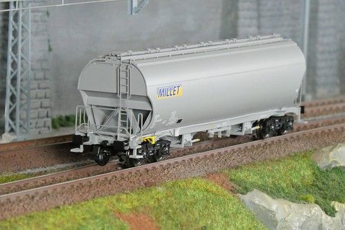 Models 30595 wagons - ls,
