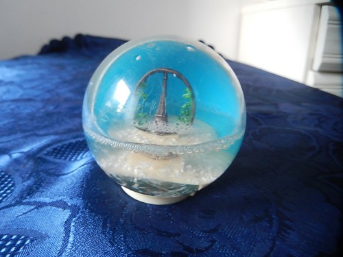 Ancienne boule neige - boule, a