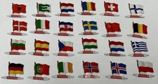 Lot 24 drapeaux en tôle Alsacienne biscuits - Pays Europe Est & Ouest - 1960’s