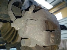 étrier de frein avant gauche