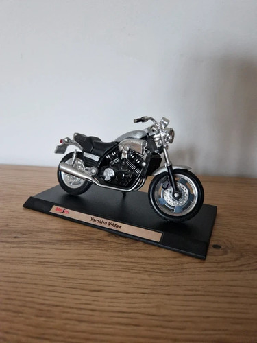 Moto yamaha max 18 maisto - moto,