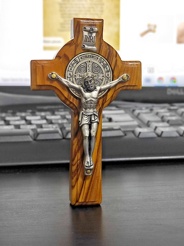 Croix murale suspendue - , saint