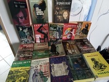 Intéressant lot 18 livres de poches anciens .