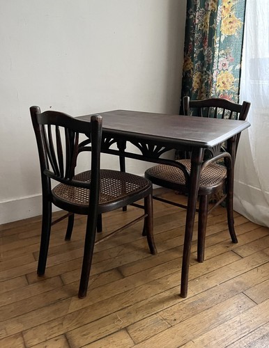 Ensemble table chaises pour - table, et
