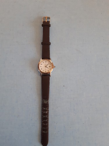 Montre pour dame marque - , j&y