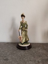 Figurine Vintage Vittorio Tessaro. Femme En Robe Verte Et Son Parapluie