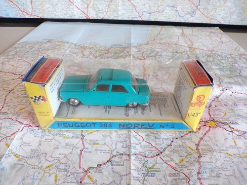 Peugeot 204 berline - berline, bleu