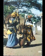 ETHNIQUE AFRIQUE (A.O.F.) FEMME PILEUSE de MIL au travail