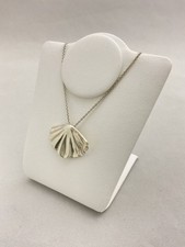Collier pendentif coquille