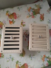 Grilles de ventilation (aération) anciennes en métal. Vintage. Lot de deux.