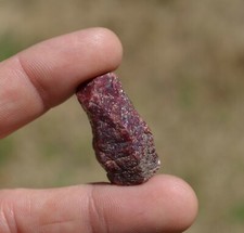 Gros Rubis brut de Madagascar 99,70ct pierre précieuse Ruby corindon gemstones