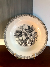 ASSIETTE CREUSE EN FAÏENCE DE GIEN " TULIPES " (noire) TABLE DE CHARME (D 22 cm)