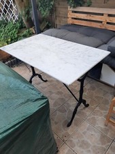 Table bistrot et 4 chaises