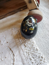 ancien oeuf  en bois  peint de